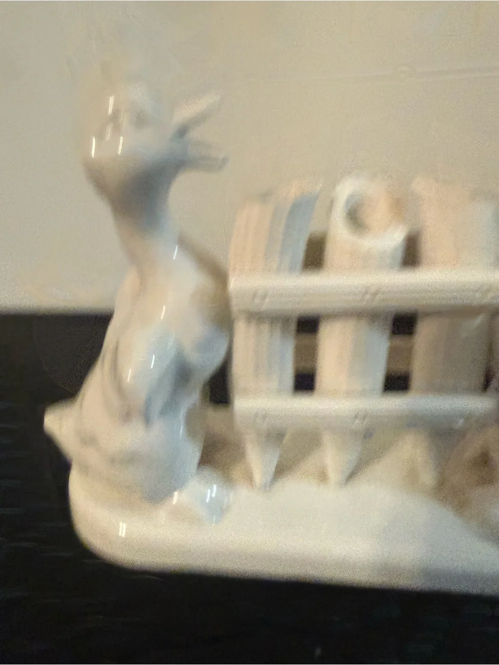 vintage ceramic toothbrush holder two ducks flanking a fence-like structure.